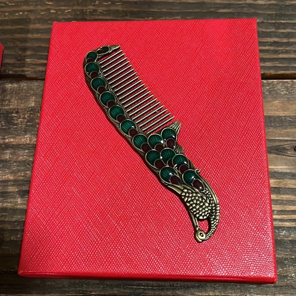 Beautiful Peacock mirror with comb set - Picture 6 of 7